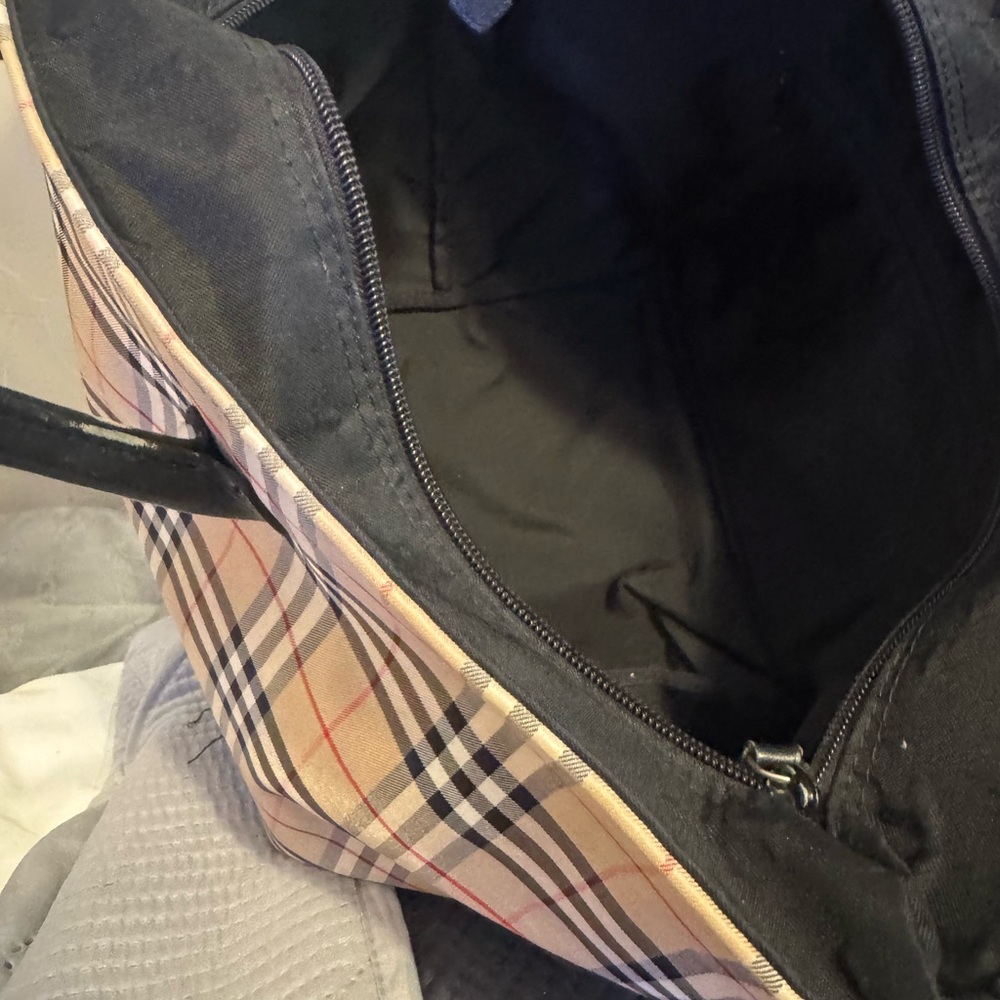 Authentic Burberry tote!! Classic Plaid Tote Bag with Black Handles - - Picture 3 of 8
